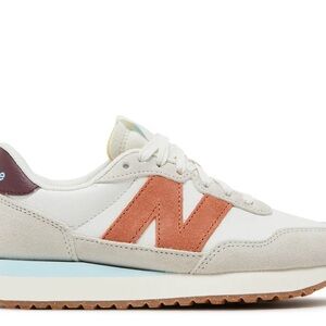 Woman’s New Balance 237 sneakers